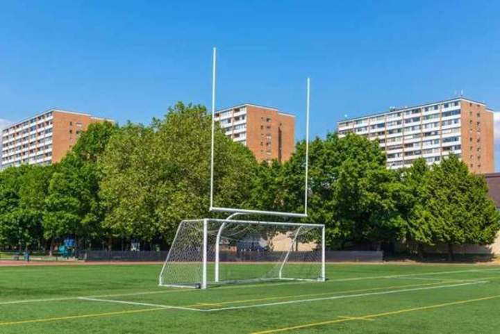 Aire de jeux en gazon synthétique robuste Saint-Eustache